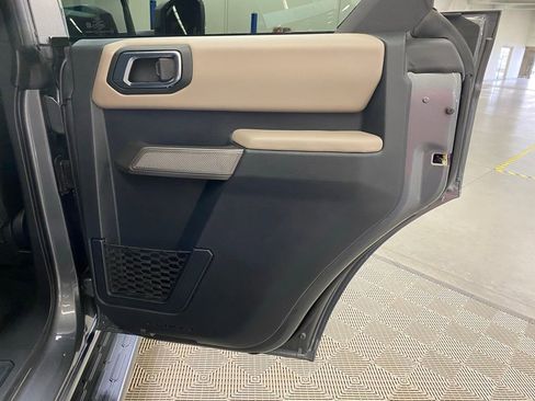 Used 2023 Ford Bronco Wildtrak image 11