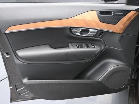 New 2025 Volvo XC90 B6 Plus w/ Protection Package Premier AWD/4WD image 23