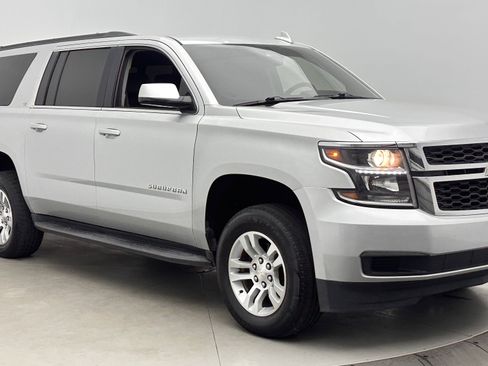Used 2019 Chevrolet Suburban LT image 3