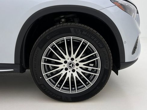 Used 2024 Mercedes-Benz GLC 300 4MATIC image 25