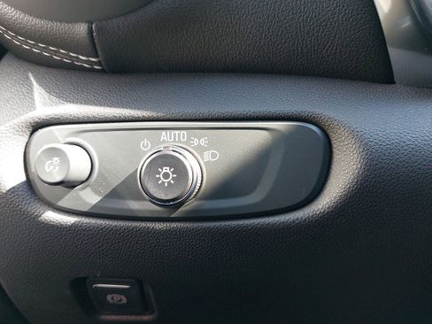 Used 2023 Chevrolet Blazer LT w/ Driver Confidence Package image 25