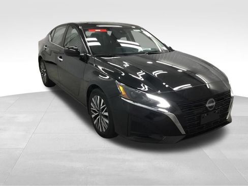 Used 2024 Nissan Altima 2.5 SV w/ SV Premium Package FWD image 4