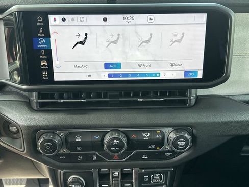 New 2025 Jeep Gladiator Sport image 21