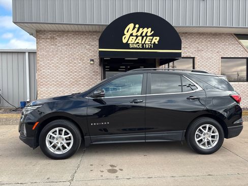 Used 2023 Chevrolet Equinox LT image 3