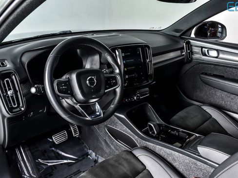 Used 2022 Volvo XC40 P8 Recharge Ultimate image 17