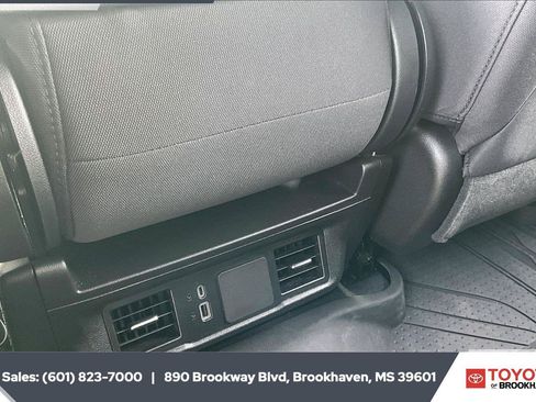 Used 2023 Chevrolet Silverado 1500 Custom AWD/4WD image 24