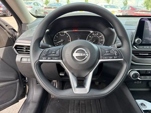 Used 2024 Nissan Altima 2.5 SV FWD image 18
