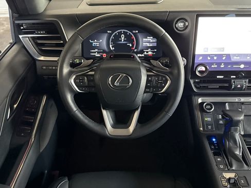 Used 2024 Lexus GX 550 w/ Accessory Package (Z1) AWD/4WD image 15