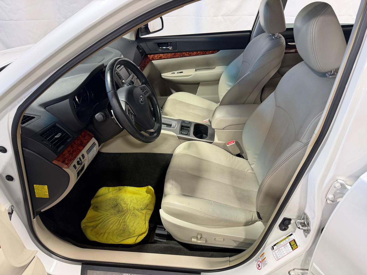 Used 2012 Subaru Outback 2.5i Limited w/ Moonroof Pkg AWD/4WD image 23