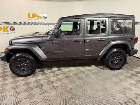Used 2025 Jeep Wrangler Unlimited Sport AWD/4WD image 11