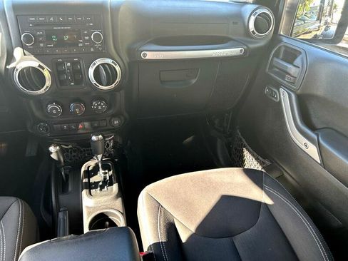 Used 2015 Jeep Wrangler Unlimited Rubicon w/ Connectivity Group image 13