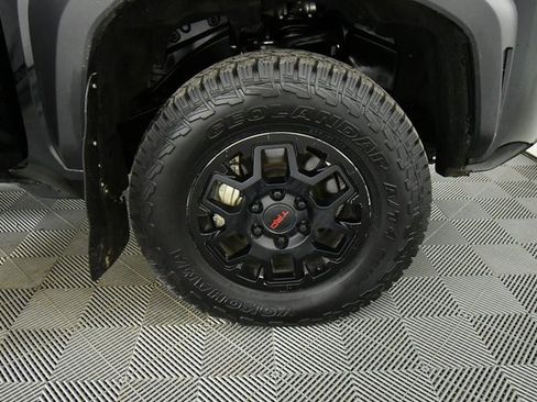Used 2024 Toyota Tacoma TRD Off-Road image 17