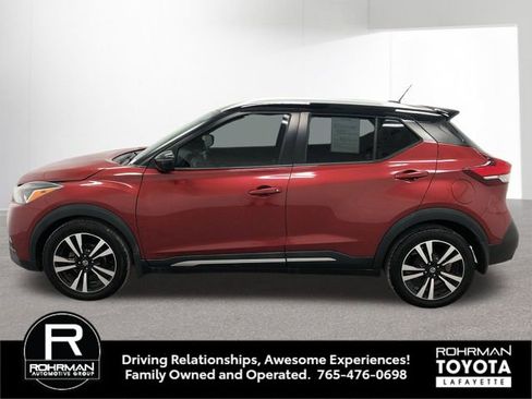 Used 2018 Nissan Kicks SR w/ Premium Package FWD image 3
