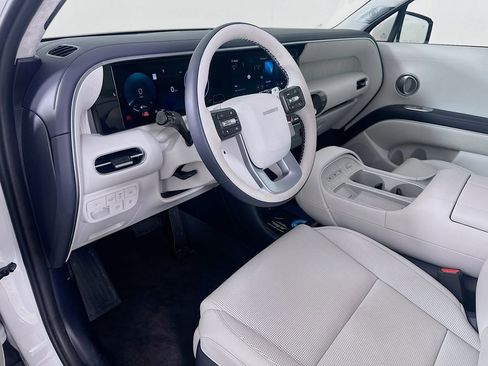 Certified 2026 Hyundai Palisade Calligraphy FWD image 9