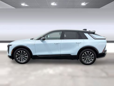 New 2026 Cadillac Lyriq Sport RWD image 2