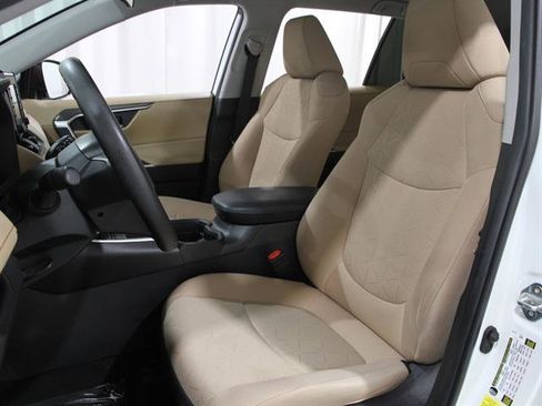 Used 2021 Toyota RAV4 XLE image 5