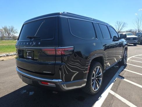Used 2022 Jeep Wagoneer Series III w/ Premium Group I AWD/4WD image 9