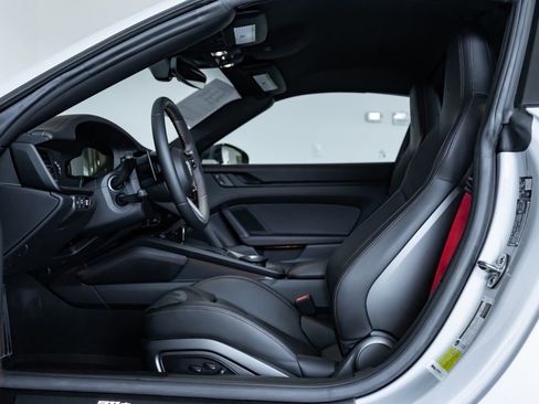 Certified 2026 Porsche 911 Targa 4 GTS AWD/4WD image 5