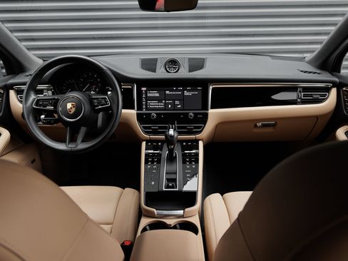 Certified 2026 Porsche Macan AWD/4WD image 15