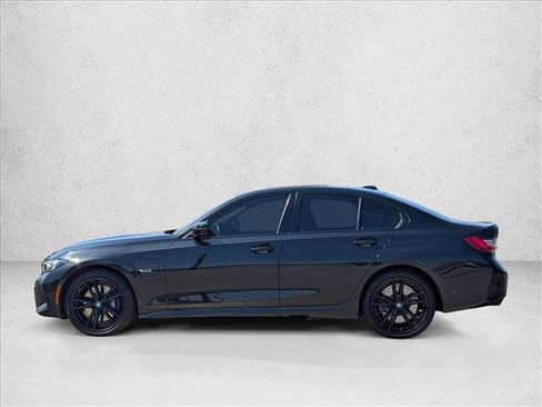 Used 2023 BMW 330e w/ M Sport Package RWD image 4