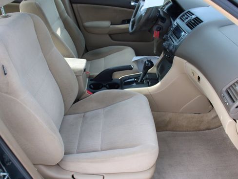Used 2005 Honda Accord LX image 18