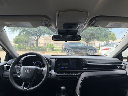 Used 2025 Toyota Camry LE FWD image 34