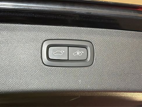 Used 2020 Volvo XC90 T6 Momentum w/ Protection Package Premier image 17