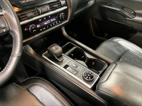 Used 2022 Nissan Pathfinder SV w/ SV Premium Package image 21