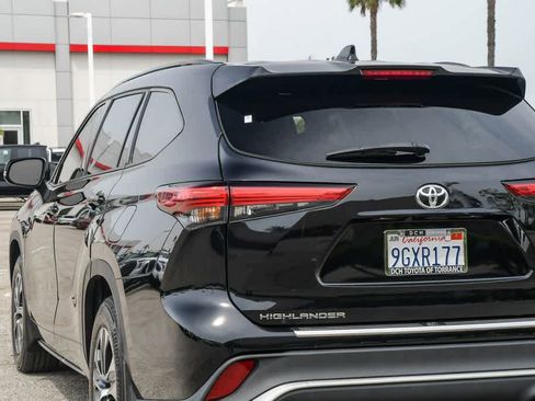 Used 2023 Toyota Highlander XSE image 6