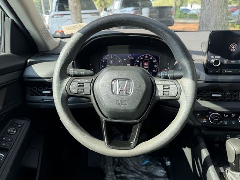 Used 2025 Honda Accord SE image 32