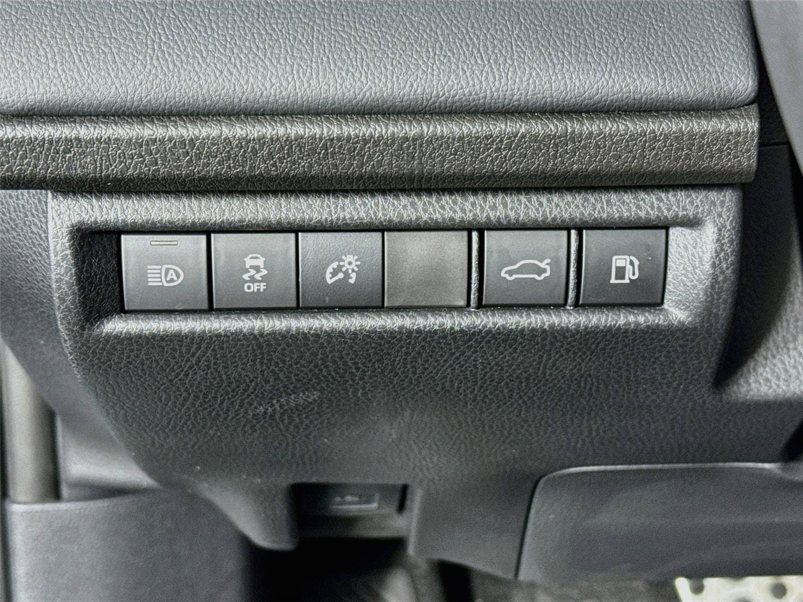 Used 2025 Toyota Camry XSE FWD image 10