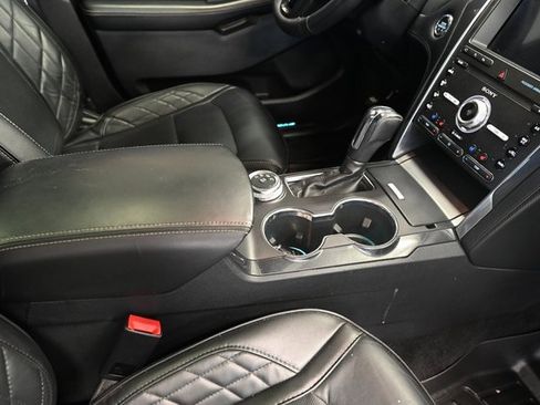 Used 2019 Ford Explorer Platinum image 23