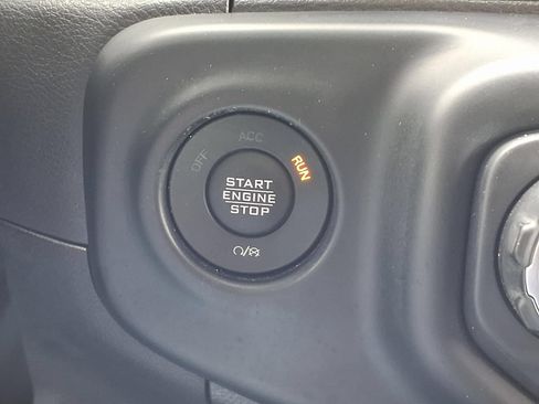 Used 2022 Jeep Gladiator Sport AWD/4WD image 15