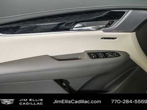 Used 2023 Cadillac XT6 Premium Luxury w/ Technology Package image 7