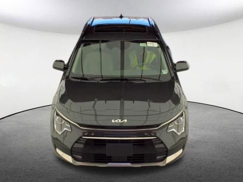 Used 2024 Kia Niro EX Touring FWD image 2