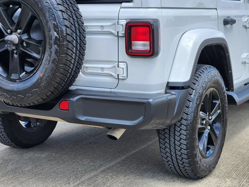 Used 2021 Jeep Wrangler Unlimited Sahara AWD/4WD image 14