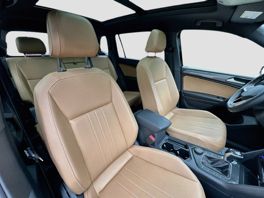 Used 2023 Volkswagen Tiguan SE w/ Panoramic Sunroof Package AWD/4WD image 29