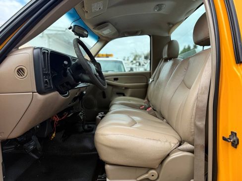 Used 2003 Chevrolet Silverado 2500 W/T RWD image 23