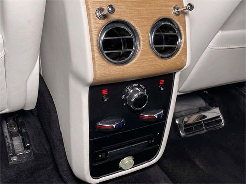 Used 2019 Rolls-Royce Cullinan image 26