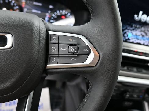 Used 2025 Jeep Compass Limited AWD/4WD image 32