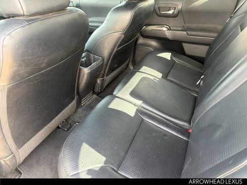 Used 2019 Toyota Tacoma TRD Sport AWD/4WD image 28