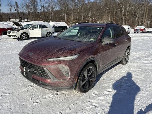 Used 2024 Buick Envision Sport Touring image 2