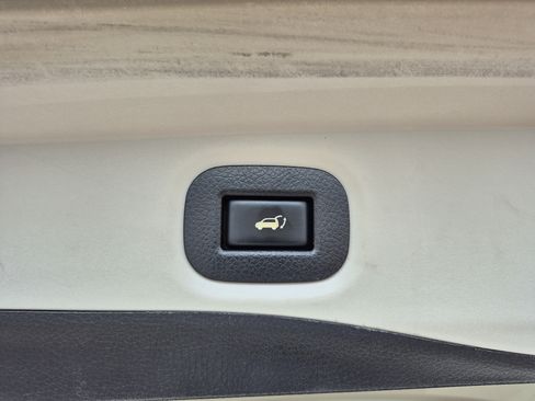 Used 2018 Nissan Rogue SV w/ Premium Package FWD image 14