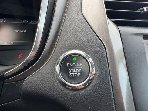 Used 2020 Ford Fusion SE FWD image 21