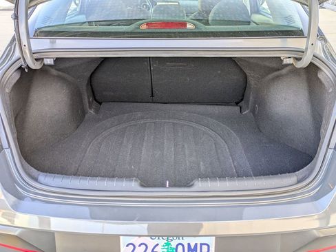 Used 2025 Hyundai Elantra SEL FWD image 26