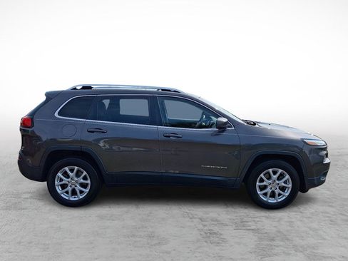 Used 2018 Jeep Cherokee Latitude Plus w/ Comfort/Convenience Group AWD/4WD image 6