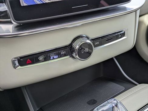 New 2026 Volvo XC90 T8 Ultra w/ Protection Package Premier image 8