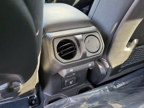 Used 2024 Jeep Gladiator Mojave AWD/4WD image 11