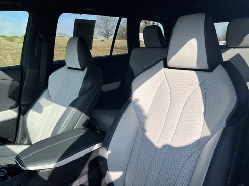 Used 2025 Lexus TX 500h AWD w/ Technology Package image 16