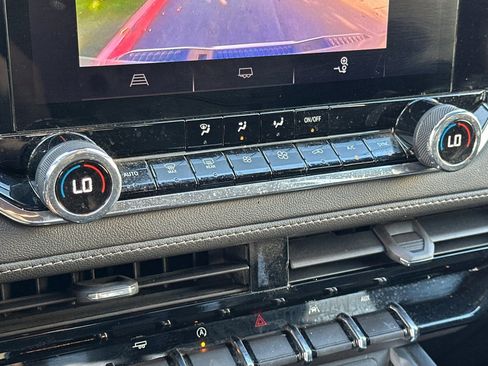 Used 2024 Chevrolet Colorado LT w/ LT Convenience Package image 20